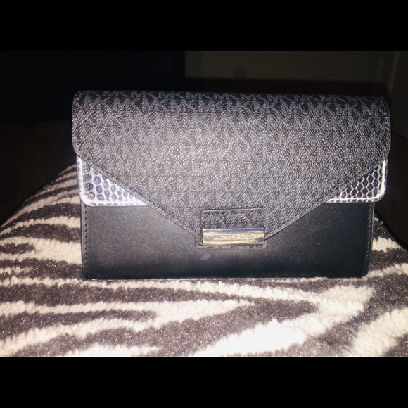 Michael Michael Kors Black Python Belt Bag - Picture 4 of 8